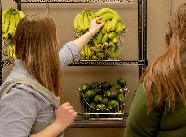 Image of students choosing food in food pantry